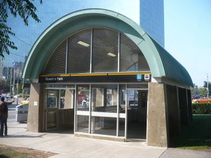 북동쪽 접근 가능한 출입구