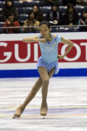 가오가 2009–10 ISU 주니어 그랑프리 파이널에서 라 피유 말 가르데에 맞춰 프리스케이팅 연기를 하고 있다.