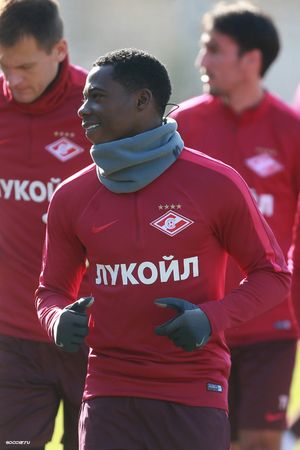 2017년 3월 팀과 함께 훈련하는 프로메스