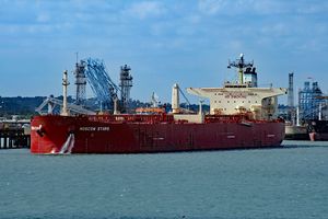 잉글랜드 햄프셔주 폴리 정유소에 정박 중인 유조선 모스크바 스타즈(Moscow Stars)