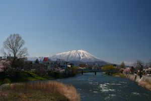 모리오카 시내에서 바라본 이와테산