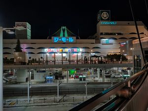 밤의 시모노세키 시몰・다이마루 시모노세키점(2022년 8월)
