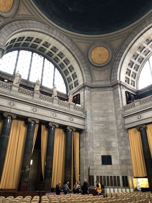 로우 기념홀 내부