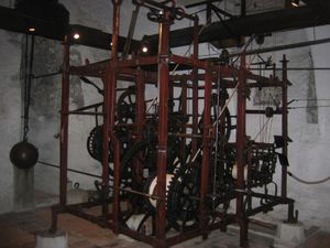 치트글로게의 무브먼트(베른, 1218년~). 현재도 사용되고 있는 대형 기계식 시계.