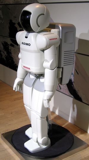 아시모(ASIMO)(2000년). 이족 보행 로봇.
