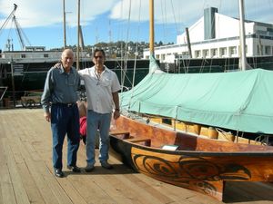 아름답게 장식된 북미 하이다족(Haida)의 카누