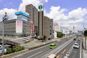 오카자키시 시내를 통과하는 국도 1호선(오카자키 공원 앞)