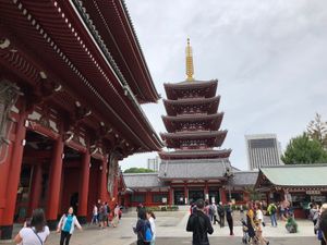 보조문 뒤의 거대한 와라지와 오중탑