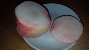 복숭아를 자른 모습