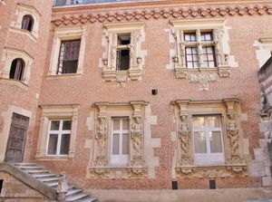 비유 래쟁 호텔의 르네상스 양식 창문