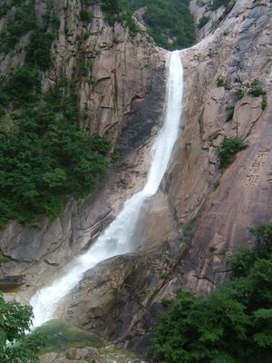 금강산에 있는 구룡폭포. 2006년 8월 27일 촬영.