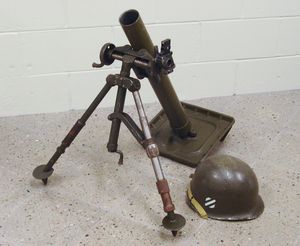 M2 60mm 박격포(M2 60mm Mortar)。제2차 세계 대전 당시 대표적인 경박격포
