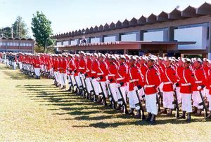 아 가란사}}라는 정복을 착용한다.
