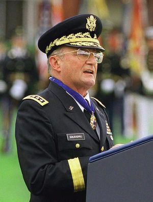 미국 육군 장성(존 샤리카슈빌리(John Shalikashvili))의 서비스 드레스 유니폼(1997년)