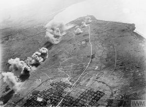 연합군이 “이시가키 비행장”이라고 부른 해군 이시가키섬 남부 비행장(히라토케 비행장)에 대한 폭격.