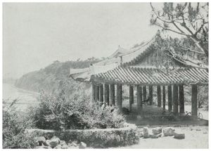 부벽루. 왼편 아래로 벽라교가 보인다.