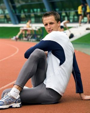 스트레칭 중인 운동선수