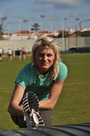 스트레칭 중인 육상선수