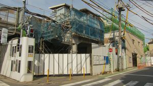 구역사 부근에서 현 역사를 봄