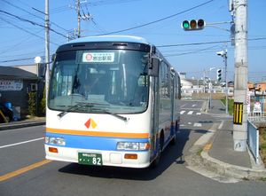 이와데역과 오사카부이즈미나미시의 다루이역(난카이 본선)을 잇는 와카야마 버스 나가