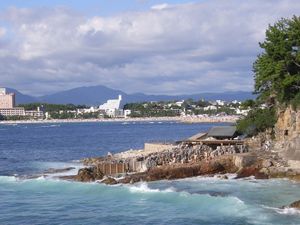 난키 시라하마 온센「사키노유」(멀리 보이는 해안이 시라하마 해변)