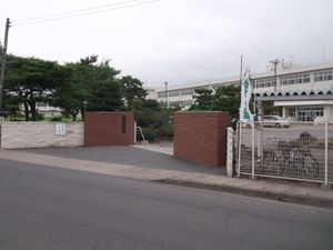 히가시마쓰시마 고등학교 정문