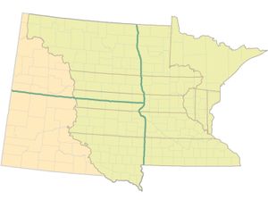 미네소타 준주의 9개 초기 카운티는 노스다코타와 사우스다코타가 된 지역까지 확장되었다(왼쪽)