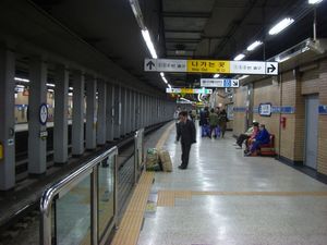 스크린도어 설치 전 승강장