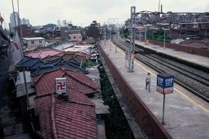 신이문역 승강장(1999년 8월)