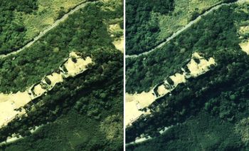 나카구스쿠성의 주요 부분에 대한 스테레오 항공 사진(1977년). 사진 아래쪽이 북쪽. 국토교통성 국토지리원 [https://mapps.gsi.go.jp/ 지도・항공사진 열람 서비스]의 항공 사진을 기반으로 제작