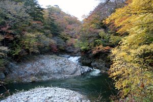 나쓰이강 계곡