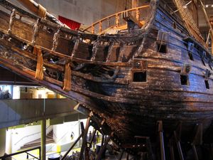 군함 바사호의 측면에서 본 선수.