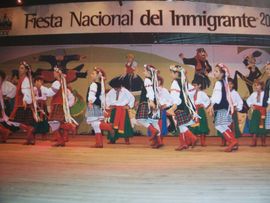 미시오네스 주에서 열린 이민자 축제의 우크라이나 공연자들