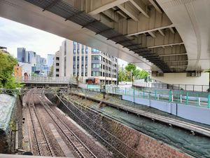 산구바시역 부근에서는 절개가 된다.