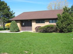 주변 환경과 조화를 위해 일반 주택과 비슷하게 건설된 변전소, 캐나다 온타리오주