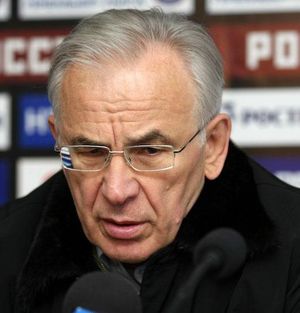 1999년 안지의 감독으로 취임하여 프리미어 리그 승격과 UEFA컵 출전권을 가져온 가지 가지예프.