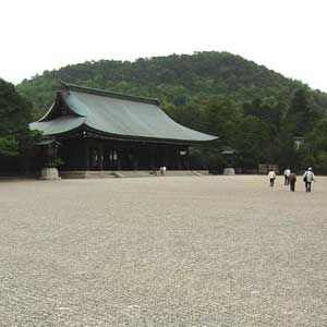 1890년 메이지 천황에 의해 창건된 가시하라 신궁(가시하라시)