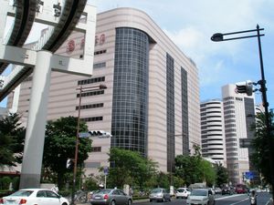 소고우 지바점(오른쪽 건물은 요도바시HD 지바 빌딩)