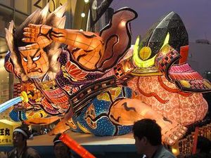 시부야 센터가이에서 운행되는 네부타(2009년)