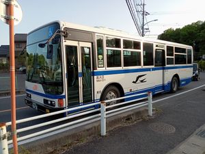 미쓰비시후소·에어로스타(전세버스 등록)KL-MP35JM(메이테쓰버스로부터의 이적차)M64-0571