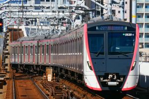 도영 아사쿠사선 5500형에 의한 나리타 공항발 하네다 공항행 에어포트 쾌특 (고지야 역)