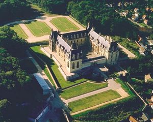 에쿠앙 성(Château d'Écouen)