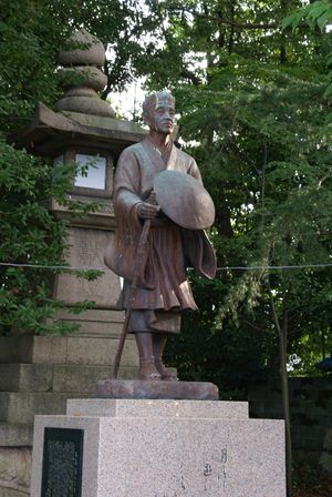 기비신궁에 있는 동상