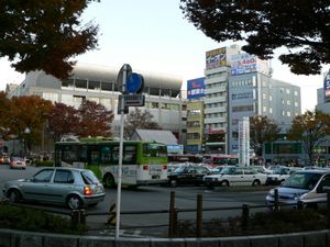 남쪽 출구 역전 로터리(2005년 11월)