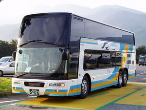 BKG-MU66JS 전면 (제이알 시코쿠 버스)