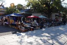 후쿠오카 하치만구 신사에서 개최되는 골동품 시장