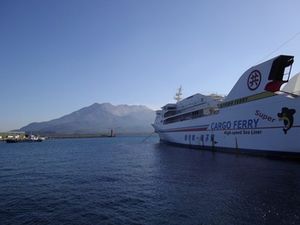 화물선 신사쓰마·가고시마 신항에서