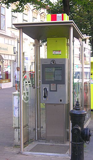 공중전화와 일체형의 인터넷 키오스크.