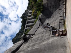 댐에서 전망대로 이어지는 길