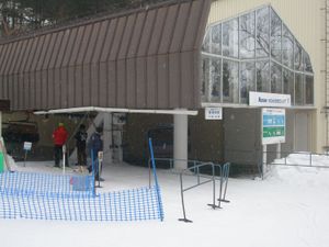 쿼드리프트·기점 정류장(函館七飯スノーパーク, 2018년 3월 촬영)